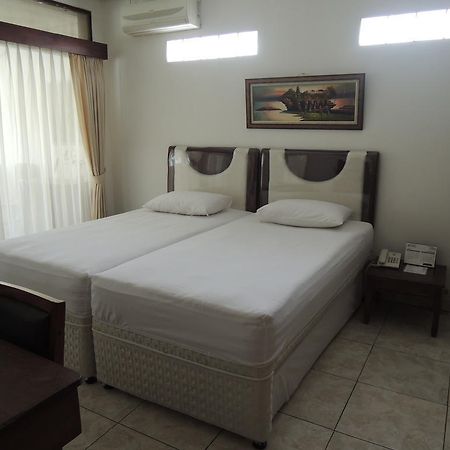 Rumah Polonia Guest House Yakarta Exterior foto
